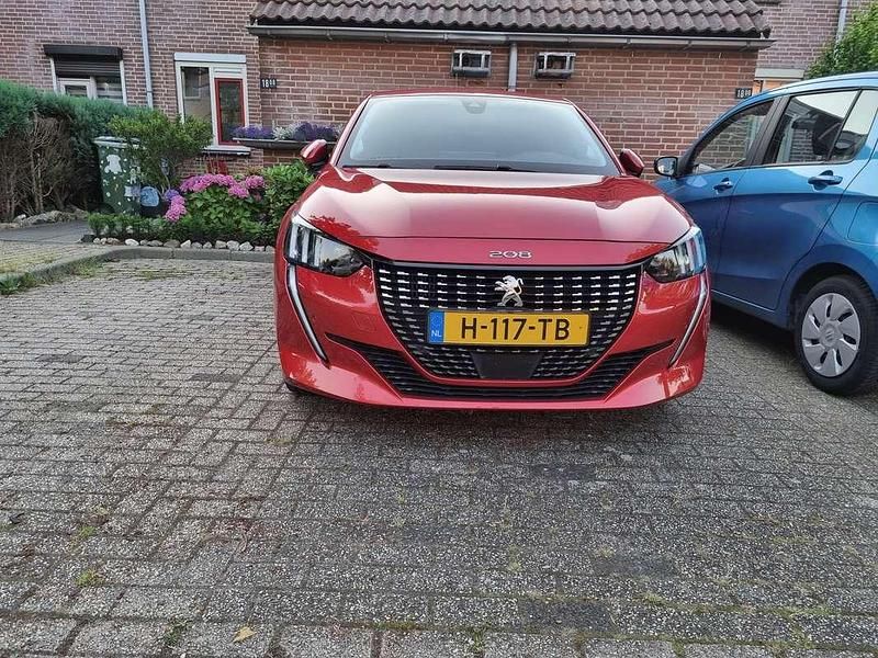 Rood Gebruikt 2020 Peugeot 208 Allure Hatchback | € 15.000 (Eerlijke prijs) - Afbeelding 1/4
