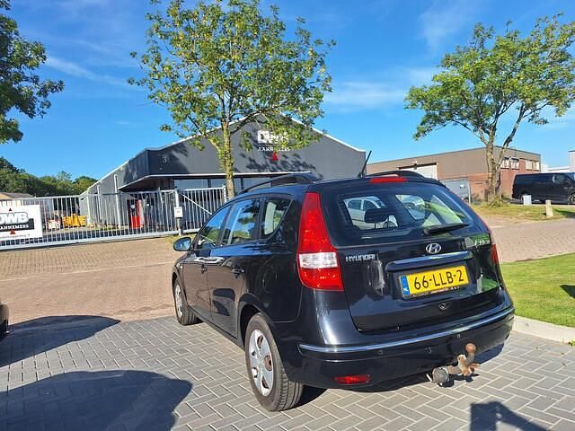 Occasion Hyundai i30 Dynamiq 127 PK (93 kW) 2010 Zwart, metallic lak Stationwagen