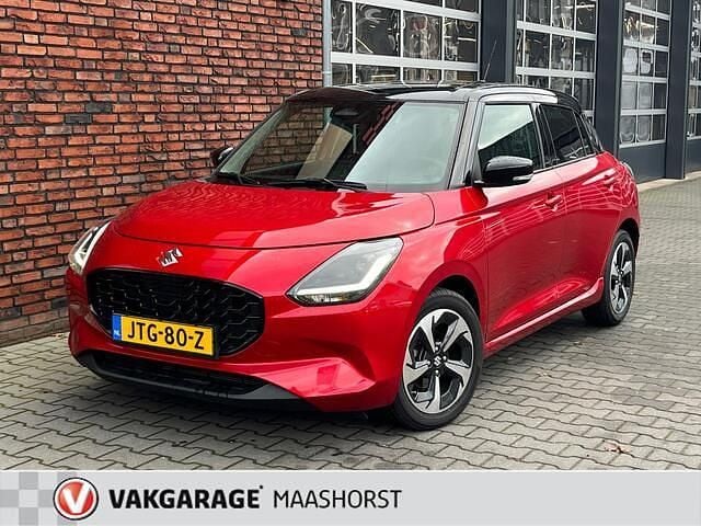 Rood Gebruikt 2025 Suzuki Swift Style Hatchback | € 23.450 (Duur) - Afbeelding 1/4