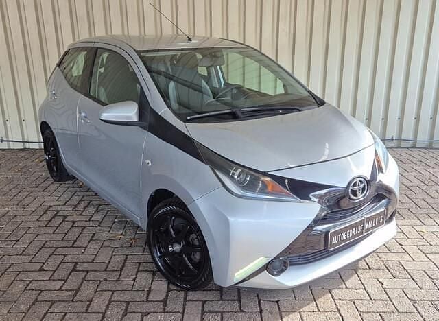 Grijs Gebruikt 2014 Toyota Aygo Hatchback | € 6.999 (Goede deal) - Afbeelding 1/4