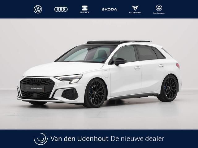 Wit Gebruikt 2021 Audi A3 Sportback Competition Hatchback | € 35.840 (Iets duurder) - Afbeelding 1/4