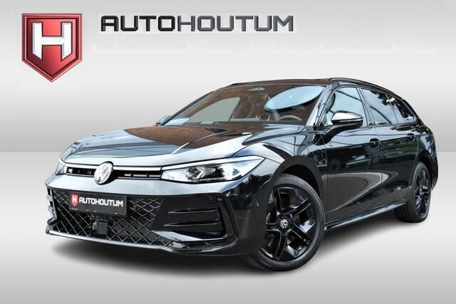 Zwart Gebruikt 2024 VW Passat R-line Edition Stationwagen | € 46.995 - Afbeelding 1/4