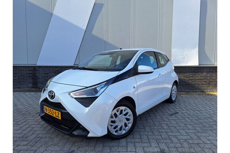 Gebruikt 2022 Toyota Aygo X-play Hatchback | € 12.598 (Goede deal) - Afbeelding 1/1