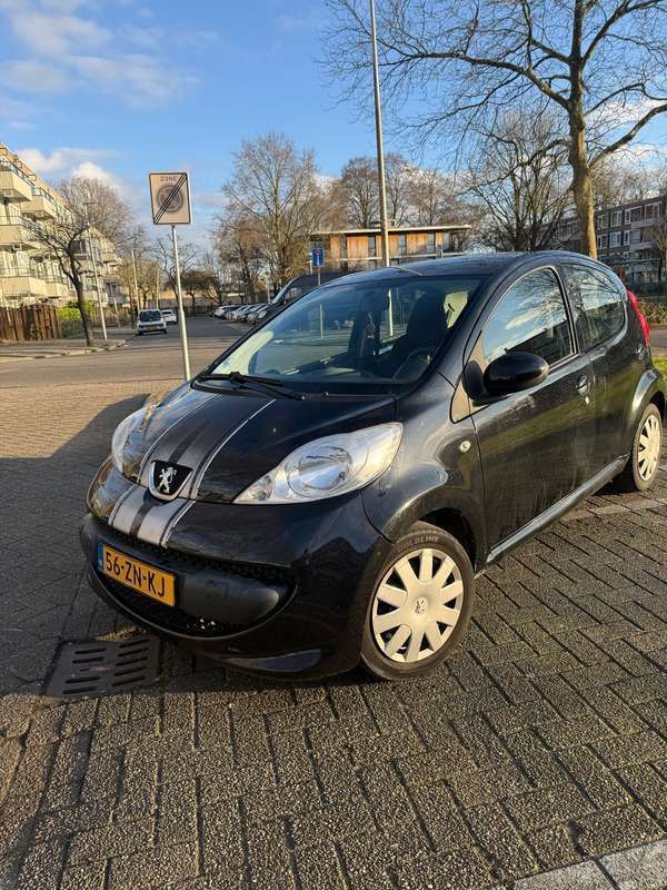 Zwart Gebruikt 2008 Peugeot 107 Hatchback | € 1.350 (Eerlijke prijs) - Afbeelding 1/4