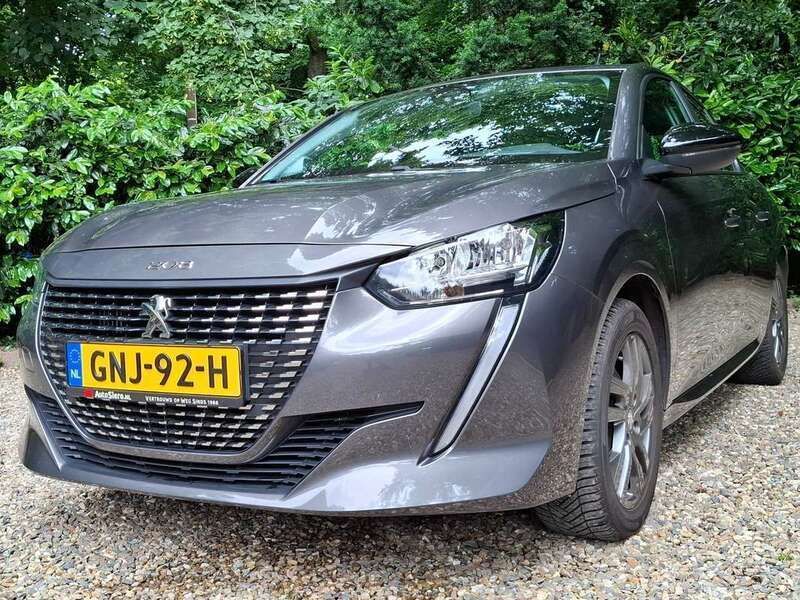 Grijs Gebruikt 2022 Peugeot 208 Allure Hatchback | € 17.950 (Goede deal) - Afbeelding 1/4
