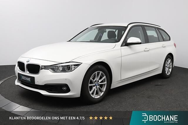 Wit Gebruikt 2018 BMW 320 Executive Stationwagen | € 20.400 (Super prijs) - Afbeelding 1/4
