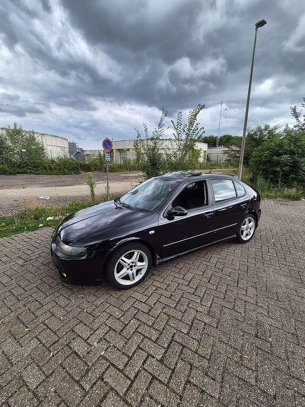 Gebruikt 2004 Seat Leon Sport Sedan | € 3.000 (Eerlijke prijs) - Afbeelding 1/4