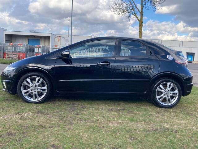 Zwart Gebruikt 2011 Honda Civic Hatchback | € 5.690 (Eerlijke prijs) - Afbeelding 1/3