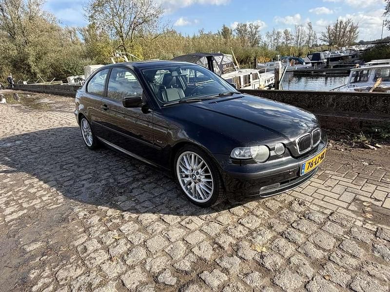 Zwart Gebruikt 2003 BMW 325 Hatchback | € 6.000 (Eerlijke prijs) - Afbeelding 1/4