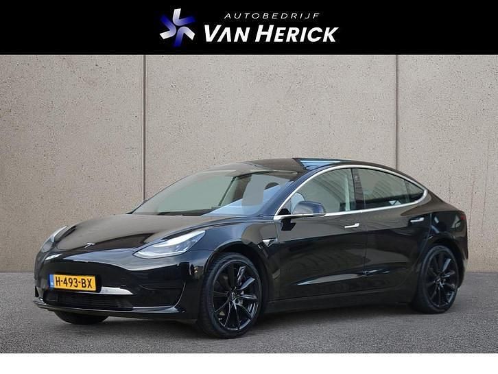 Zwart Occasion 2019 Tesla Model 3 Standard Range Sedan | € 18.445 (Eerlijke prijs) - Afbeelding 1/4