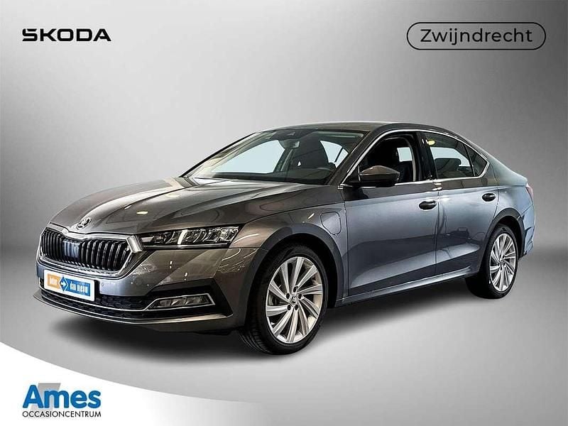 Grijs Nieuw 2025 Skoda Octavia Business Line Hatchback | € 31.995 (Goede deal) - Afbeelding 1/3
