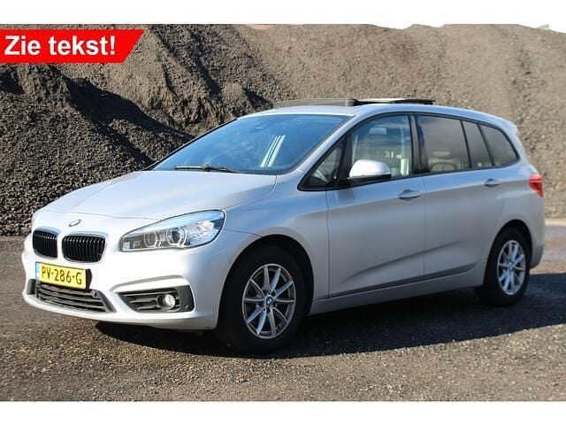 Grijs Gebruikt 2017 BMW 218 Executive Stationwagen | € 7.999 (Super prijs) - Afbeelding 1/4
