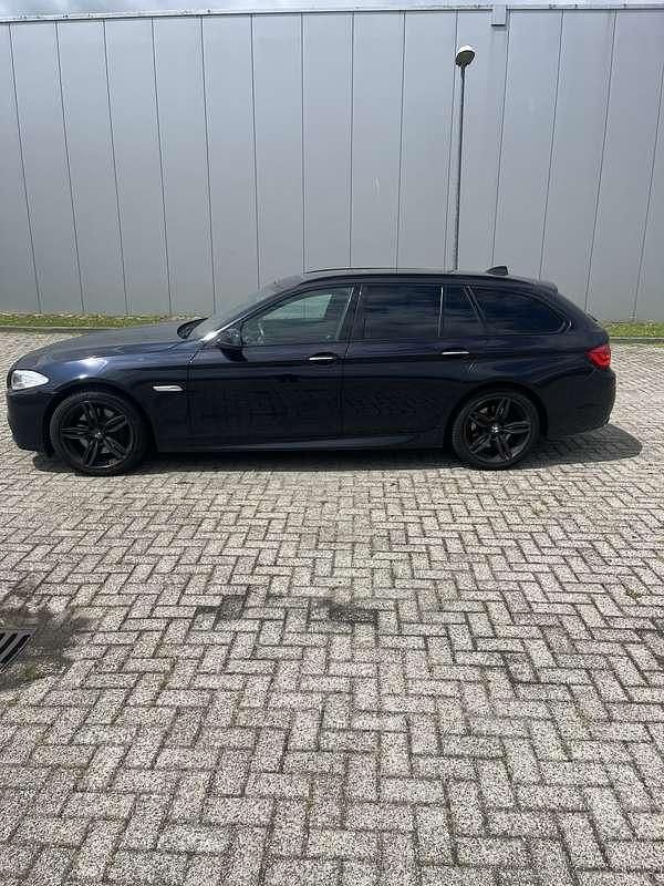 Zwart Gebruikt 2013 BMW 525 Executive Stationwagen | € 10.999 (Eerlijke prijs) - Afbeelding 1/4