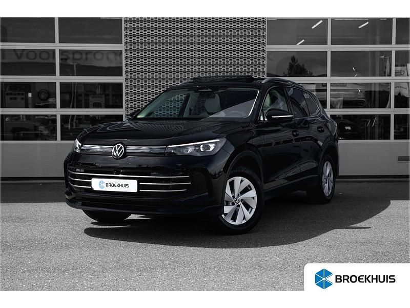 Zwart Gebruikt 2024 VW Tiguan Elegance SUV | € 56.095 (Duur) - Afbeelding 1/4