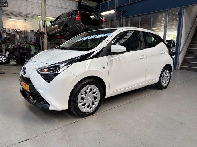 Wit Gebruikt 2018 Toyota Aygo X-play Hatchback | € 10.650 (Eerlijke prijs) - Afbeelding 1/4