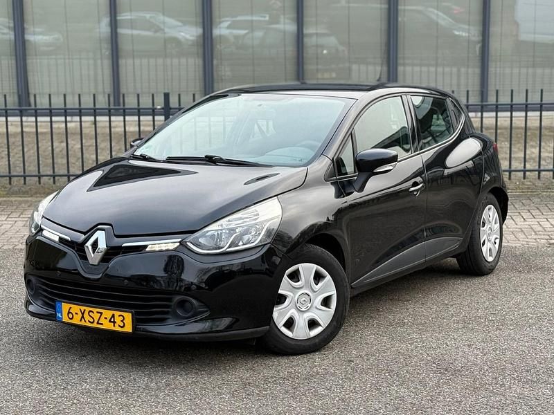 Zwart Occasion 2014 Renault Clio IV Expression Hatchback | € 4.450 (Goede deal) - Afbeelding 1/4