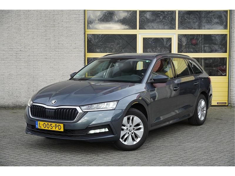 Grijs Gebruikt 2021 Skoda Octavia Business Line Stationwagen | € 16.950 (Eerlijke prijs) - Afbeelding 1/4