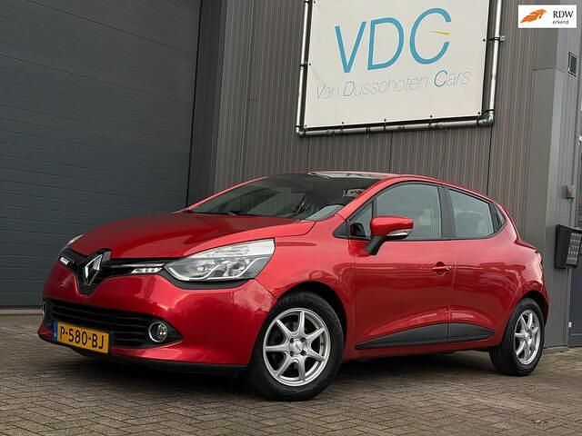 Rood Occasion 2014 Renault Clio IV Expression Hatchback | € 6.750 (Eerlijke prijs) - Afbeelding 1/4