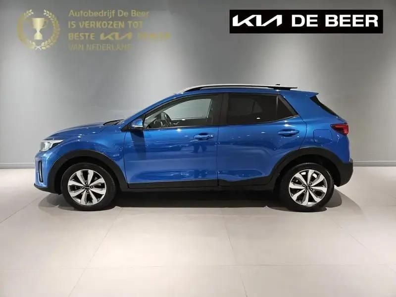 Sporty blue (blauw metallic) Gebruikt 2022 Kia Stonic SUV | € 19.995 (Eerlijke prijs) - Afbeelding 1/4