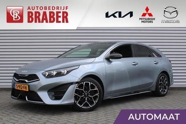 Grijs, metallic lak Gebruikt 2023 Kia ProCeed GT-Line Hatchback | € 32.950 (Eerlijke prijs) - Afbeelding 1/4