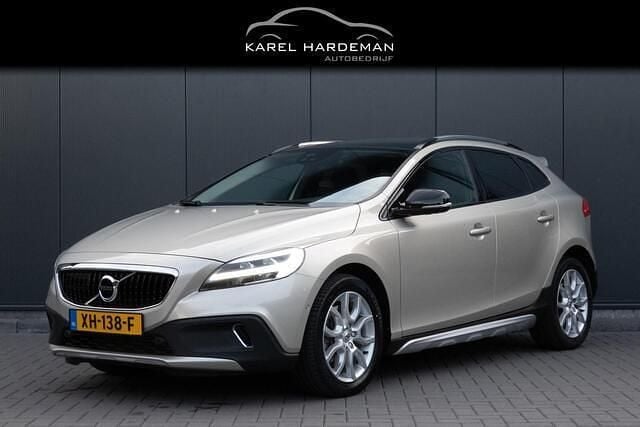 Bruin Gebruikt 2019 Volvo V40 CC Stationwagen | € 21.950 (Eerlijke prijs) - Afbeelding 1/4