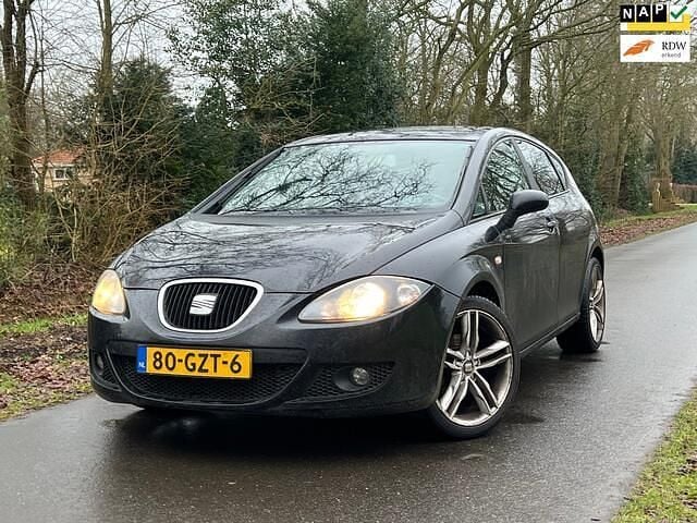 Zwart Occasion 2008 Seat Leon Hatchback | € 1.975 (Goede deal) - Afbeelding 1/4