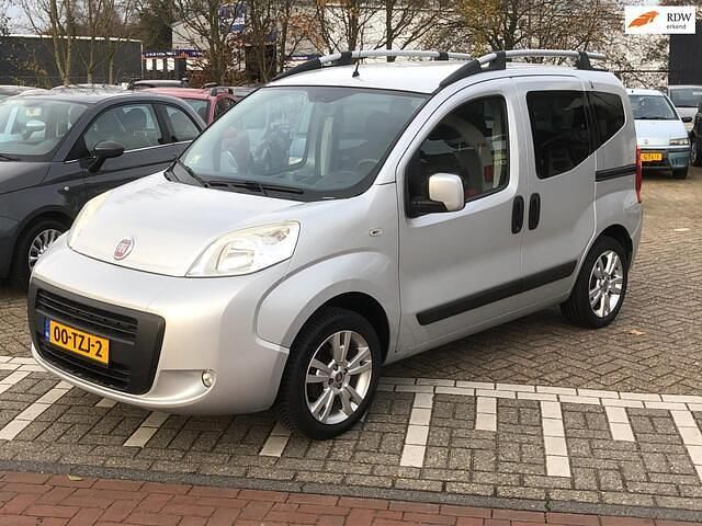 Grijs (metallic) Gebruikt 2012 Fiat Qubo Dynamic MPV | € 5.950 (Iets duurder) - Afbeelding 1/4
