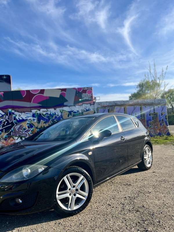 Zwart Gebruikt 2010 Seat Leon Style Hatchback | € 6.295 - Afbeelding 1/4