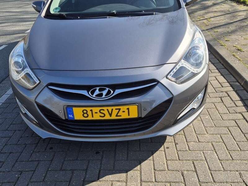 Grijs Gebruikt 2011 Hyundai i40 Edition Stationwagen | € 5.750 (Eerlijke prijs) - Afbeelding 1/4
