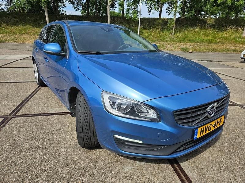 Blauw Occasion 2016 Volvo V60 Summum Stationwagen | € 12.500 (Goede deal) - Afbeelding 1/4