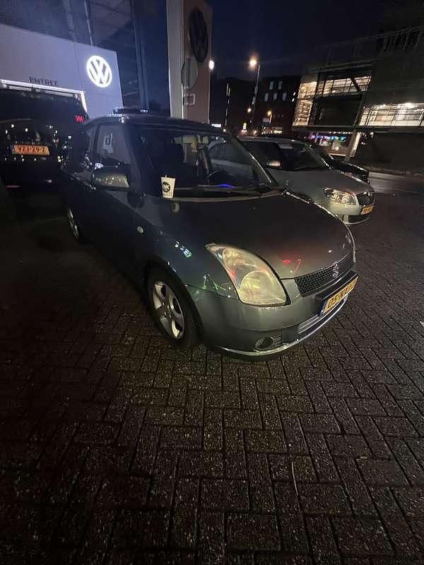 Grijs Gebruikt 2007 Suzuki Swift Hatchback | € 3.000 (Eerlijke prijs) - Afbeelding 1/4