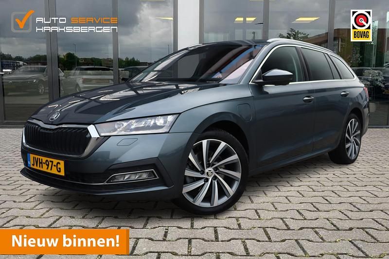 Grijs Occasion 2026 Skoda Octavia Business Line Stationwagen | € 20.900 - Afbeelding 1/4