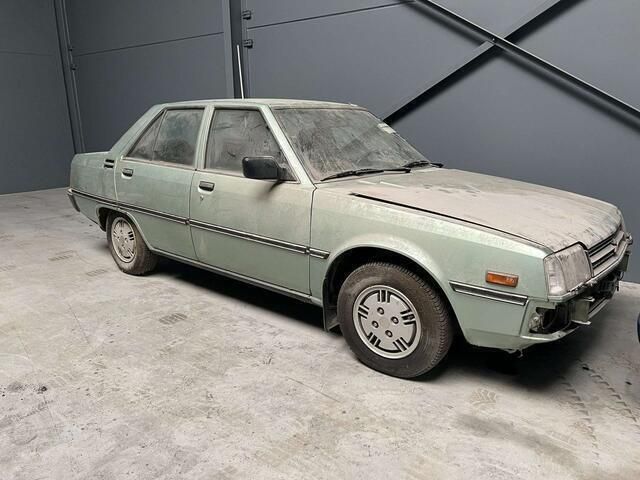 Groen Gebruikt 1985 Mitsubishi Tredia Sedan | € 1.000 - Afbeelding 1/4