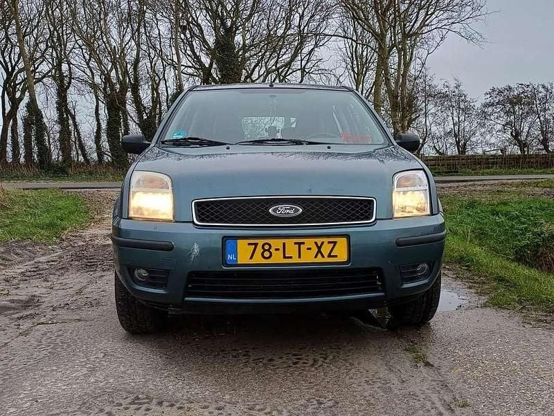 Groen Gebruikt 2003 Ford Fusion MPV | € 2.500 (Eerlijke prijs) - Afbeelding 1/4