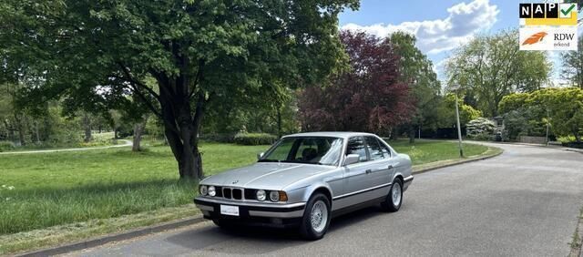 Grijs Gebruikt 1990 BMW 535 Sedan | € 21.750 - Afbeelding 1/4
