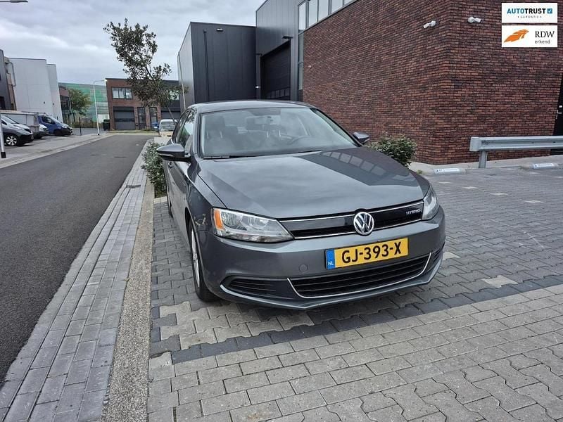 Grijs (metallic) Occasion 2015 VW Jetta Hybrid Comfortline Sedan | € 7.849 (Eerlijke prijs) - Afbeelding 1/4