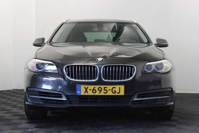 Bruin Gebruikt 2014 BMW 518 Executive Stationwagen | € 8.750 - Afbeelding 1/4