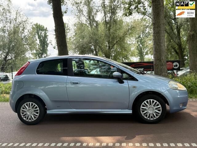 Blauw Occasion 2006 Fiat Grande Punto Hatchback | € 999 (Eerlijke prijs) - Afbeelding 1/4