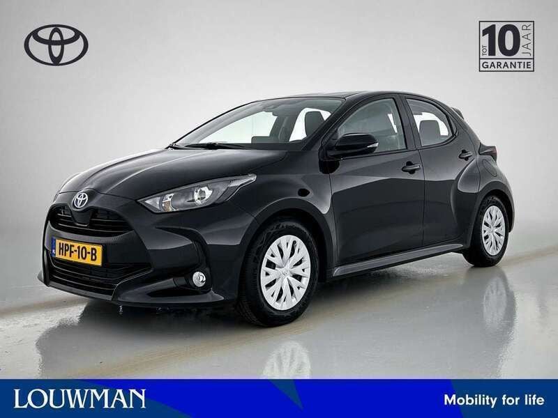 Zwart Nieuw 2024 Toyota Yaris Active Hatchback | € 23.950 (Super prijs) - Afbeelding 1/3
