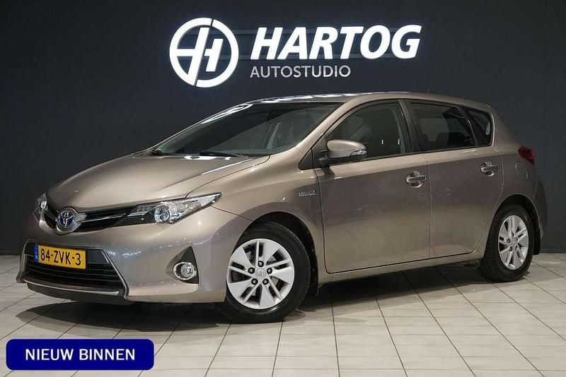 Bruin Gebruikt 2013 Toyota Auris Hybrid Hatchback | € 7.450 (Eerlijke prijs) - Afbeelding 1/4