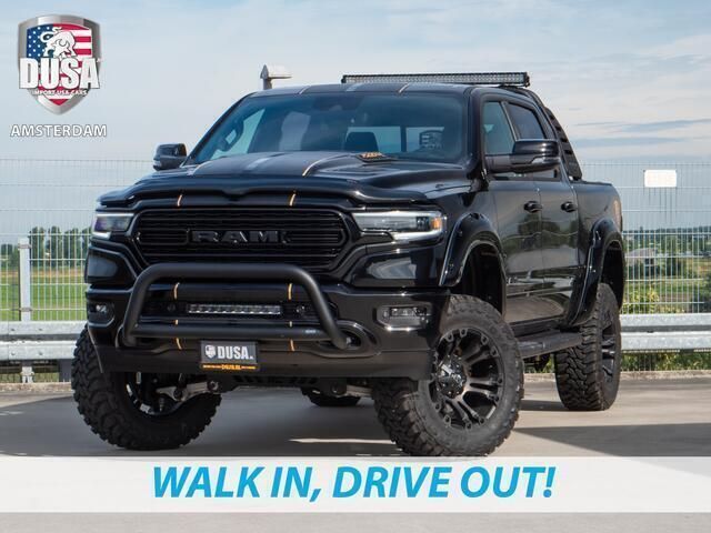 Zwart Nieuw 2024 Dodge Ram Limited Pickup | € 169.950 - Afbeelding 1/4