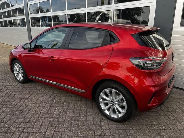 Occasion Renault Clio V Evolution 91 PK (66 kW) 2024 Red flame (tennp) Hatchback