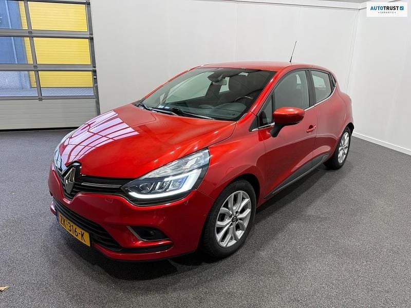 Rood, metallic lak Gebruikt 2018 Renault Clio IV Bose Edition Hatchback | € 12.450 (Eerlijke prijs) - Afbeelding 1/4