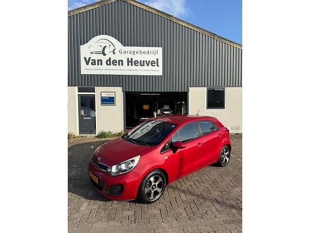 Rood Gebruikt 2013 Kia Rio Comfort Hatchback | € 4.950 (Goede deal) - Afbeelding 1/4