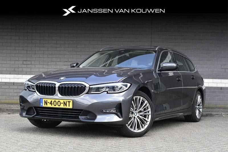 Grijs Gebruikt 2021 BMW 320e Stationwagen | € 29.895 (Eerlijke prijs) - Afbeelding 1/3