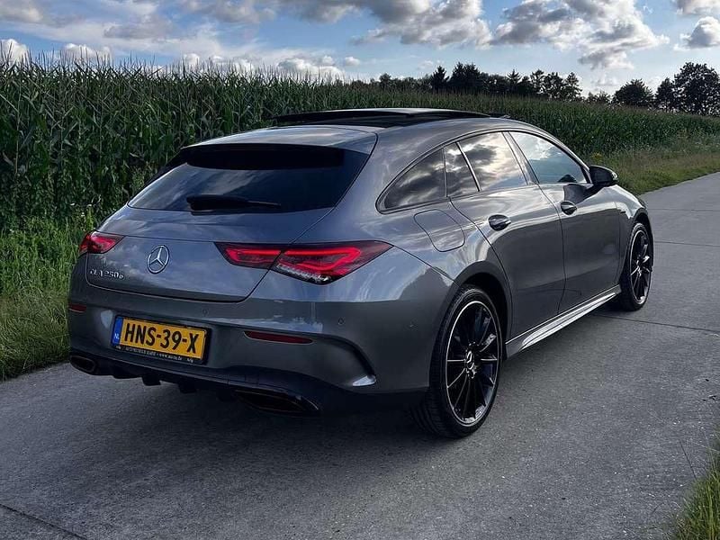 Grijs Gebruikt 2020 Mercedes CLA250e Advantage Sedan | € 32.950 (Iets duurder) - Afbeelding 1/4
