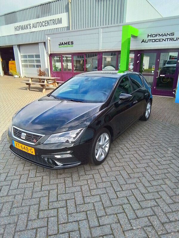 Zwart Gebruikt 2019 Seat Leon Business Hatchback | € 16.750 (Goede deal) - Afbeelding 1/4