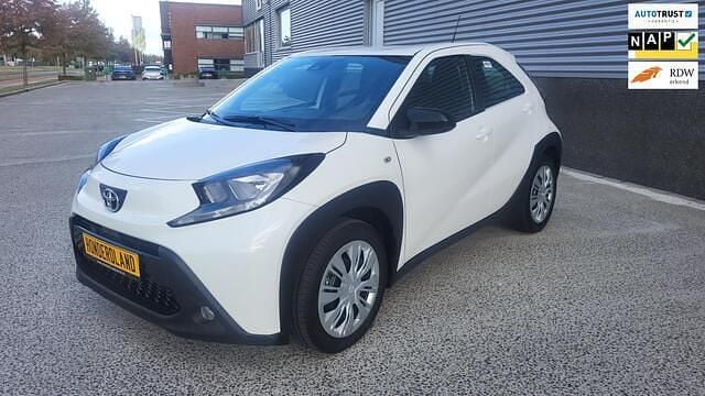 Wit Nieuw 2025 Toyota Aygo Play Hatchback | € 19.250 (Goede deal) - Afbeelding 1/4