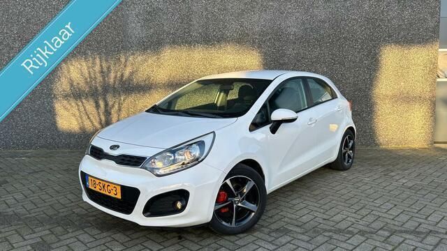 Wit Gebruikt 2011 Kia Rio Hatchback | € 4.995 (Eerlijke prijs) - Afbeelding 1/4