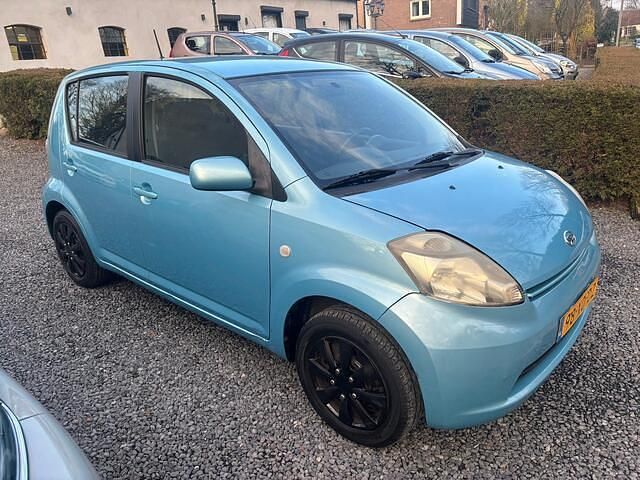 Occasion Daihatsu Sirion 69 PK (50 kW) 2007 Blauw Hatchback